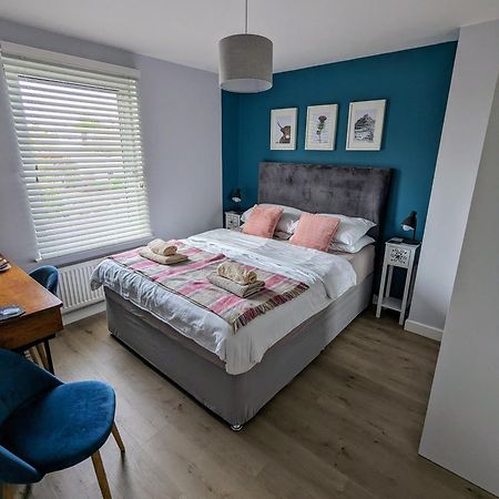 Cosy Guest Room In A Family Home With Free Parking Edinburgh Bagian luar foto