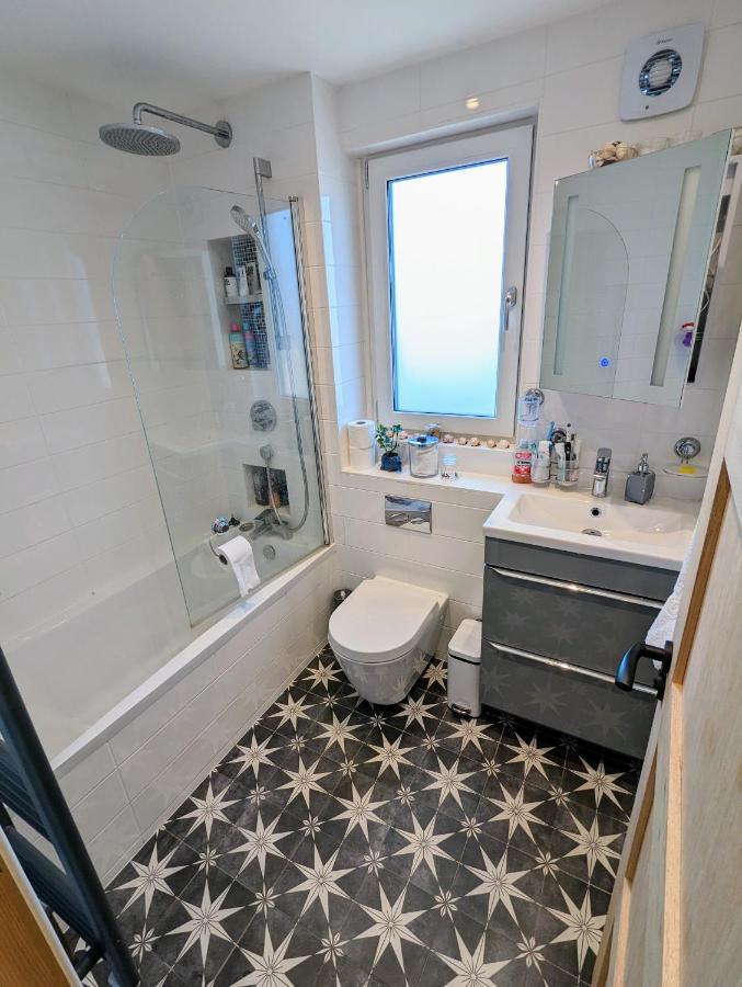 Cosy Guest Room In A Family Home With Free Parking Edinburgh Bagian luar foto